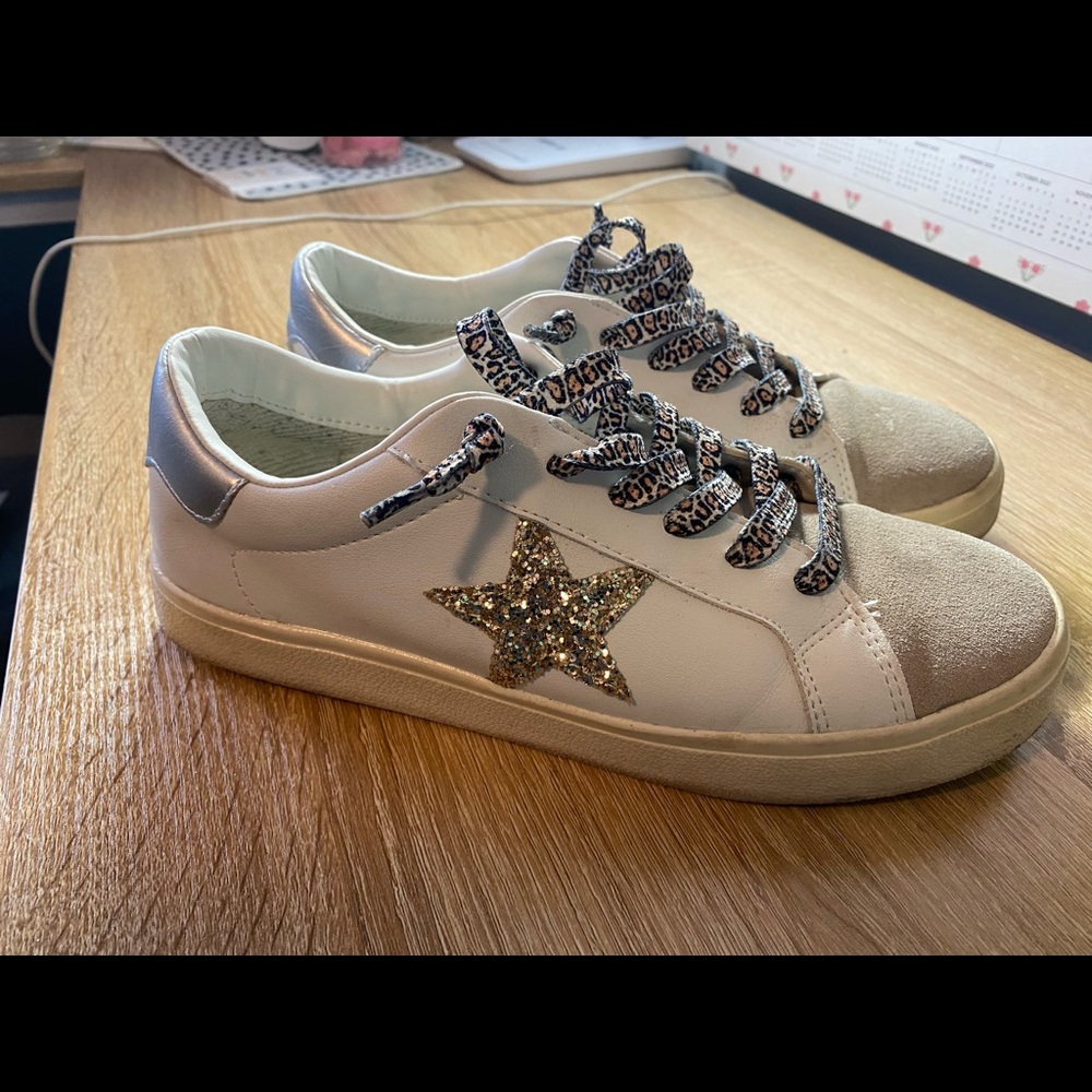 Steve Madden Slip On Sneakers with Leopard Laces and Glitter Gold Star Size 8